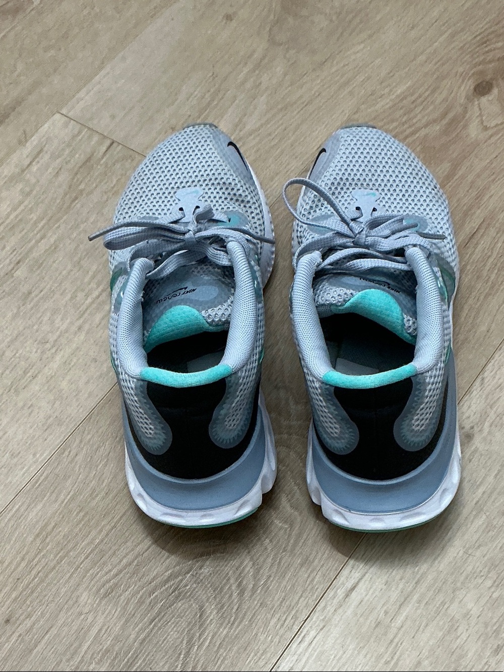 Nike Light Gray and Teal Mesh Running Sneakers - Picture 5 of 5